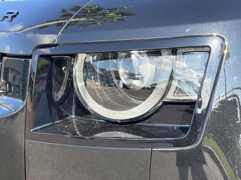 Used 2024 Land Rover Defender 90 X-Dynamic SE image 12