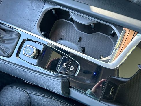 Used 2022 Volvo XC90 T6 Momentum image 18