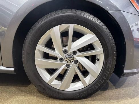 Used 2018 Volkswagen Passat 2.0T SE FWD image 59