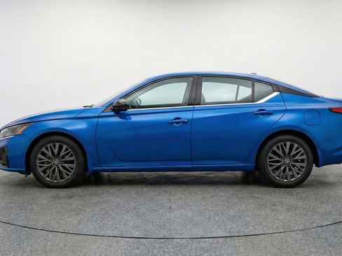 Used 2025 Nissan Altima 2.5 SV image 5