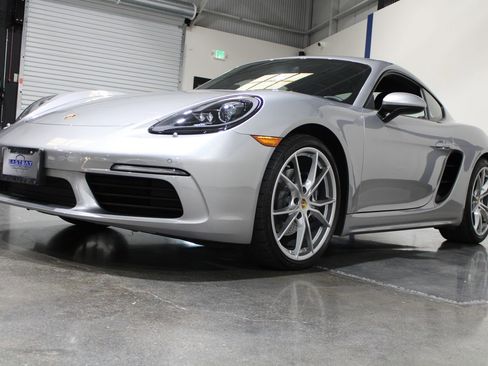 Used 2018 Porsche 718 Cayman image 5