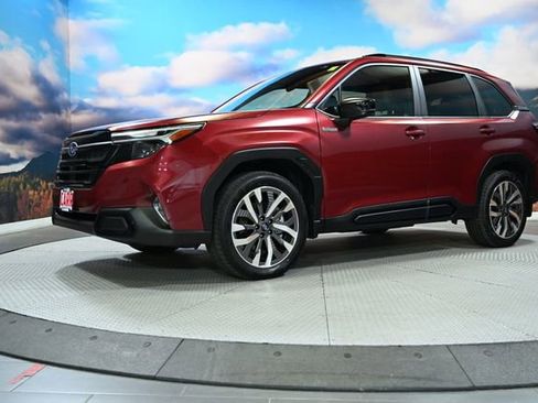 Certified 2025 Subaru Forester Touring w/ Touring Package AWD/4WD image 4