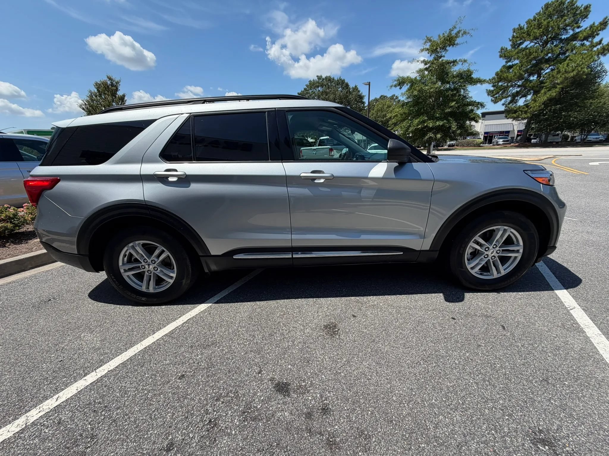 Used 2022 Ford Explorer XLT w/ Class IV Trailer Tow Package RWD image 5