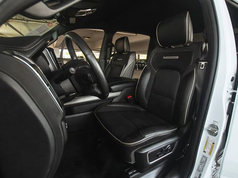 Used 2024 RAM 1500 Laramie image 17