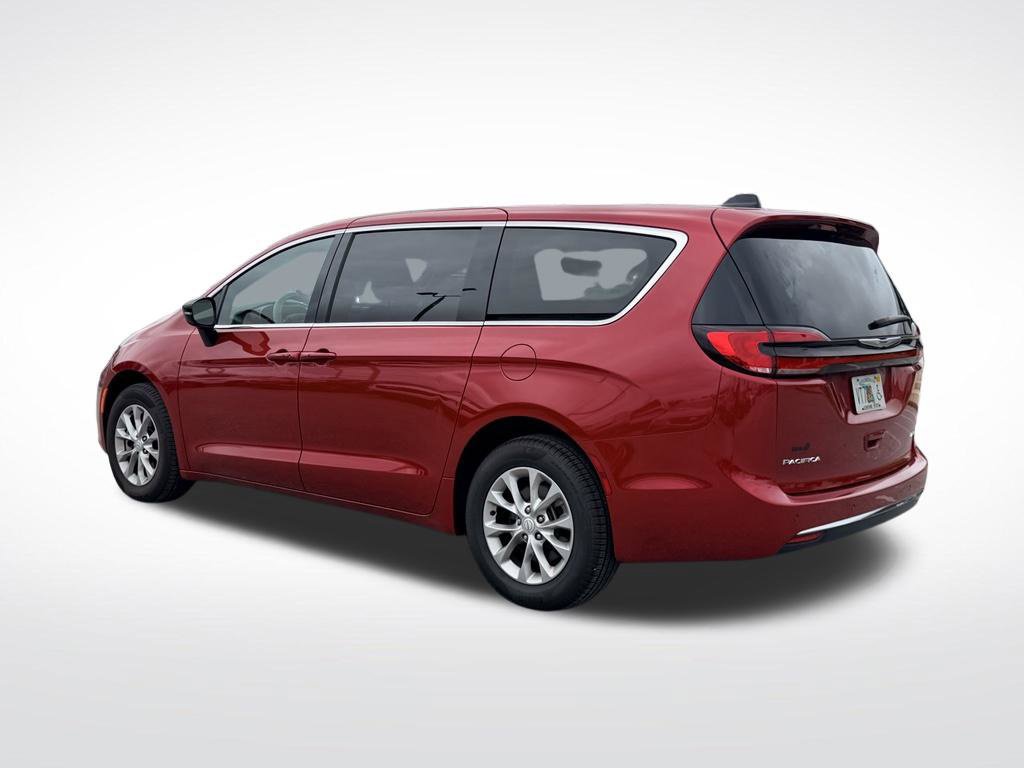 Used 2025 Chrysler Pacifica Select AWD/4WD image 4
