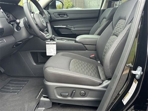 Certified 2025 Nissan Pathfinder SV w/ SV Premium Package image 10