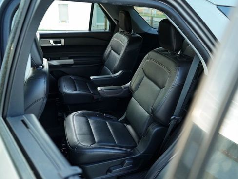 Used 2021 Ford Explorer Limited w/ Equipment Group 301A image 32