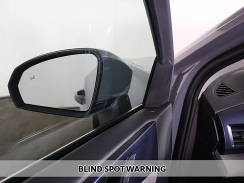 Used 2023 Volkswagen Taos SE w/ Panoramic Sunroof Package AWD/4WD image 5