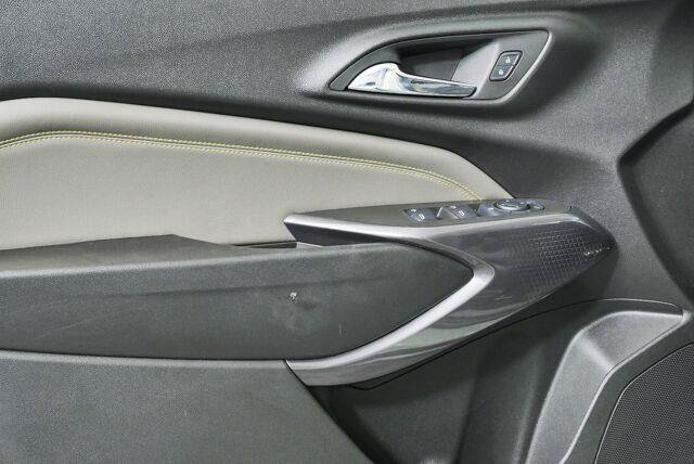 Used 2025 Chevrolet Trax ACTIV w/ Sunroof Package FWD image 7