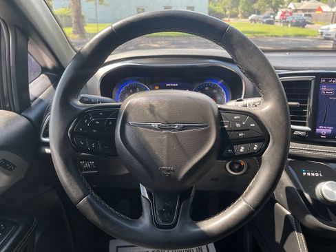 Used 2022 Chrysler Pacifica Limited w/ S Appearance Package FWD image 27