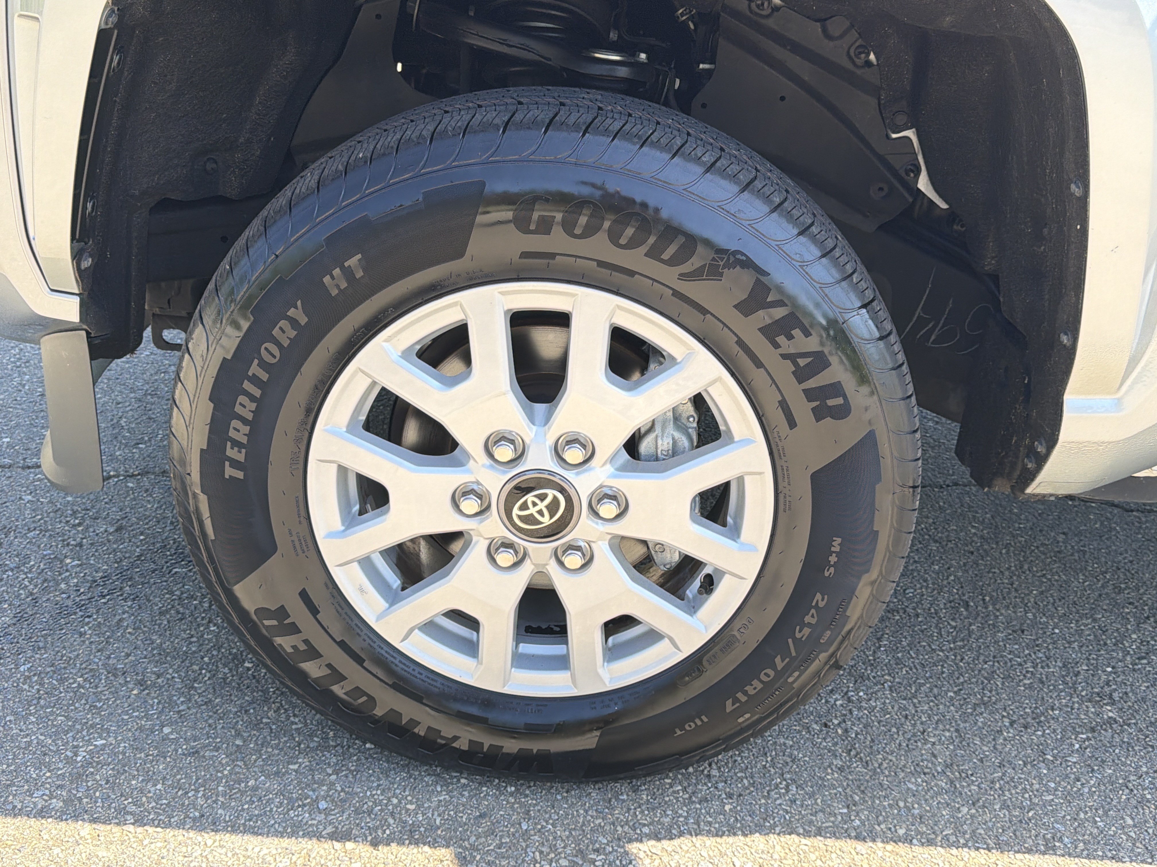 Used 2024 Toyota Tacoma SR5 AWD/4WD image 11