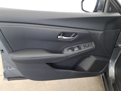 Used 2025 Nissan Sentra SV image 17