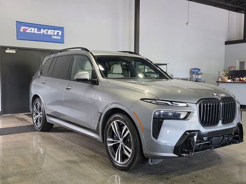 Used 2023 BMW X7 xDrive40i w/ Executive Package AWD/4WD image 3