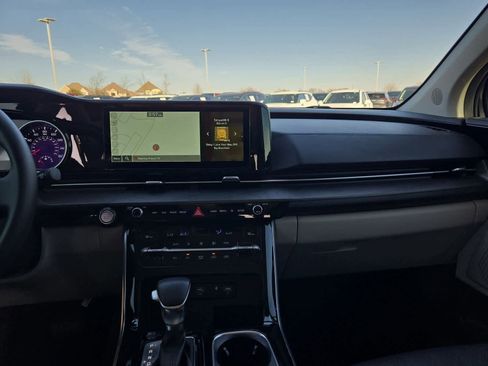 Certified 2023 Kia Carnival EX image 4