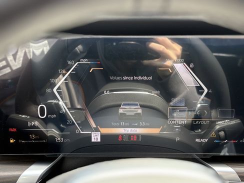 Used 2025 BMW 760i xDrive w/ Executive Package image 28