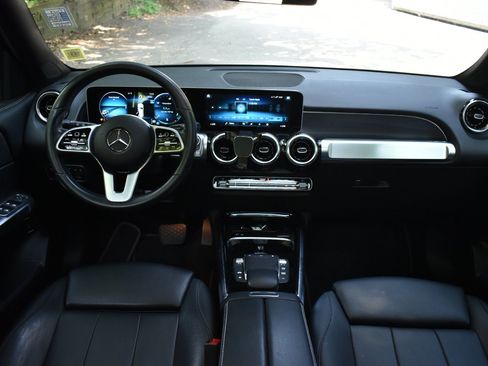 Used 2021 Mercedes-Benz GLB 250 4MATIC image 22