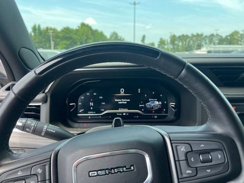 Used 2023 GMC Yukon Denali Ultimate AWD/4WD image 12