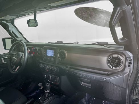 Certified 2019 Jeep Wrangler Sport image 35