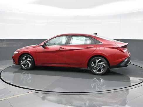 Used 2024 Hyundai Elantra SEL w/ Convenience Package image 5