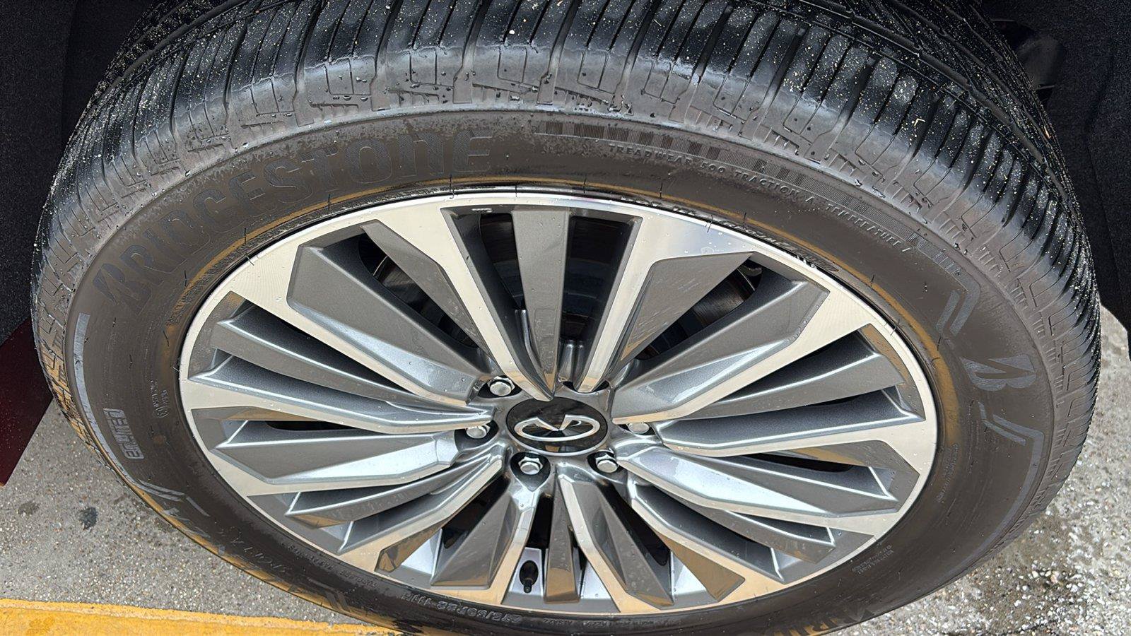 Used 2025 INFINITI QX80 Luxe RWD image 12