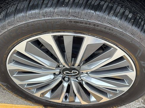 Used 2025 INFINITI QX80 Luxe RWD image 12