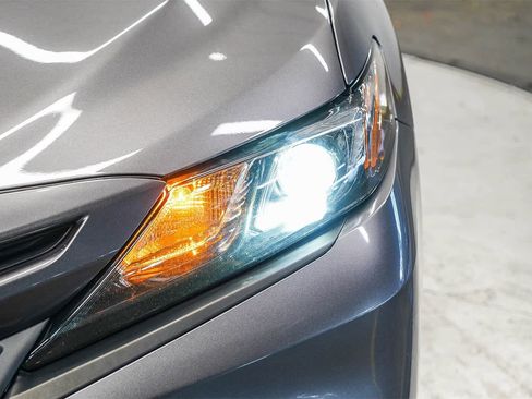 Used 2021 Toyota Camry SE image 7