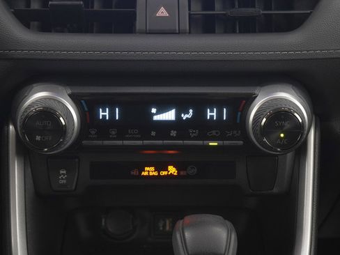 Used 2024 Toyota RAV4 LE image 18