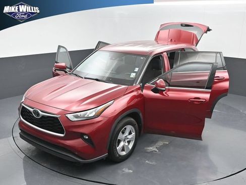Used 2020 Toyota Highlander LE FWD image 26
