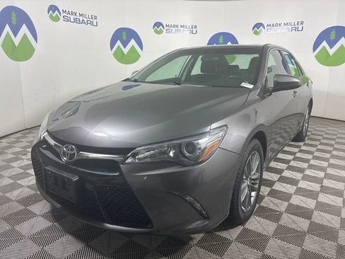 Used 2017 Toyota Camry SE image 3