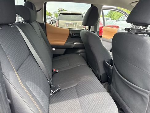 Used 2020 Toyota Tacoma SR5 RWD image 34