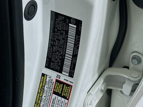 Used 2025 Toyota Camry SE FWD image 12