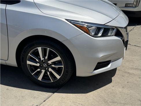 Used 2021 Nissan Versa SV FWD image 7