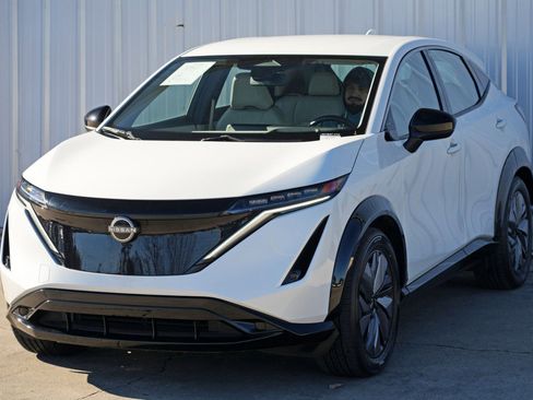 Used 2024 Nissan Ariya FWD image 43