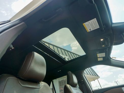 Used 2021 Ford Explorer King Ranch w/ Premium Technology Package image 34