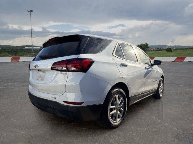 Used 2022 Chevrolet Equinox LS w/ LS Convenience Package FWD image 3