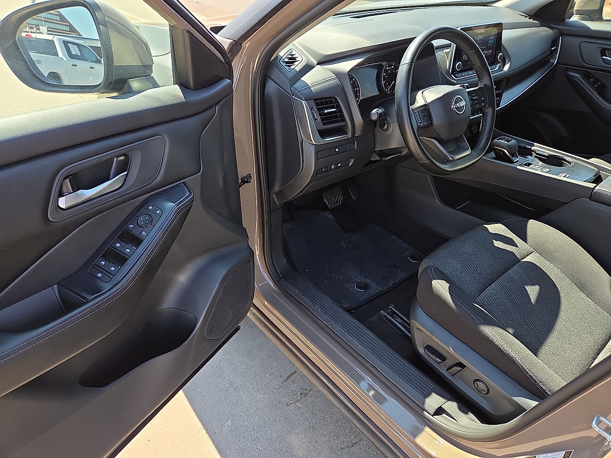 Used 2025 Nissan Rogue SV FWD image 20