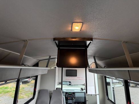 Used 2014 Ford F550 4X2 2dr Regular Cab 140.8 200. image 34