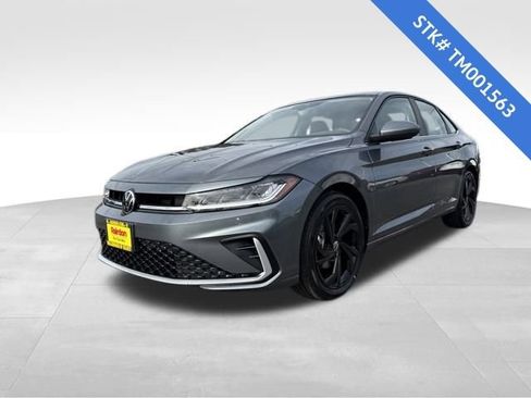 New 2026 Volkswagen Jetta SE image 3