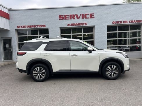 Used 2023 Nissan Pathfinder SL w/ Lighting Package (N92) AWD/4WD image 1