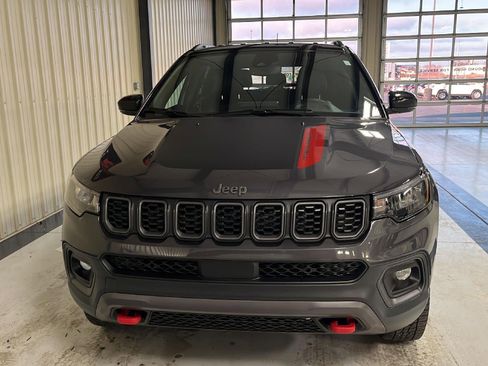 Used 2024 Jeep Compass Trailhawk image 7