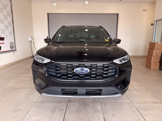 Used 2025 Ford Escape ST-Line FWD image 2