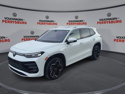 Certified 2025 Volkswagen Tiguan SEL R-Line image 4