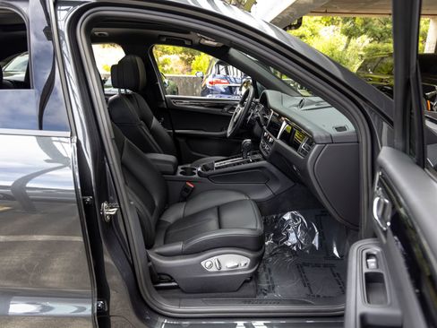 Certified 2026 Porsche Macan AWD/4WD image 56