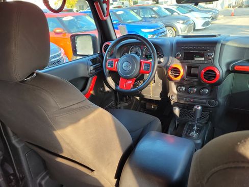 Used 2018 Jeep Wrangler Unlimited Sport w/ Connectivity Group image 11