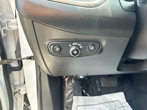 Used 2021 Chevrolet Equinox LT AWD/4WD image 18