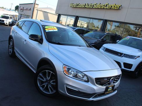 Used 2018 Volvo V60 T5 Cross Country image 35