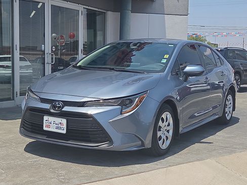 Used 2025 Toyota Corolla LE FWD image 2