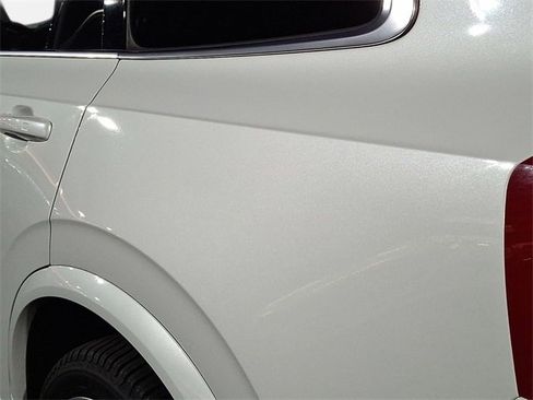 Used 2020 Volvo XC90 T6 Momentum w/ Protection Package Premier image 11