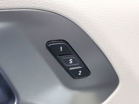 Used 2023 Chrysler Pacifica Touring-L FWD image 24