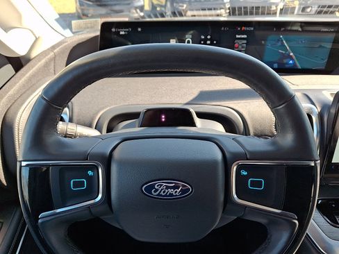 Certified 2025 Ford Expedition Platinum AWD/4WD image 23